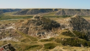 PICTURES/Drumheller - A Tourists Dream/t_Badlands1.JPG